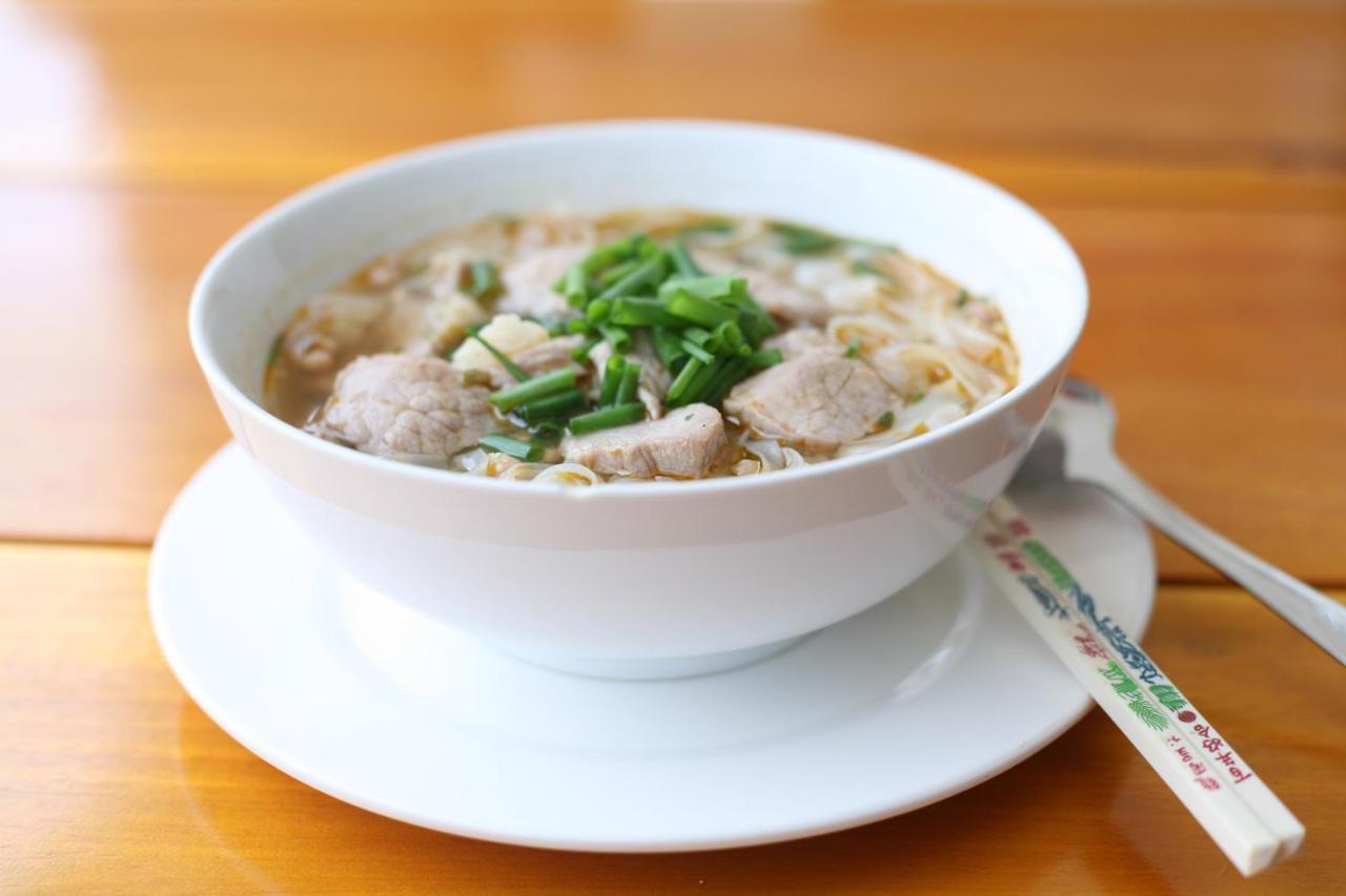 Sky Hotel Phong Nha Zewnętrze zdjęcie